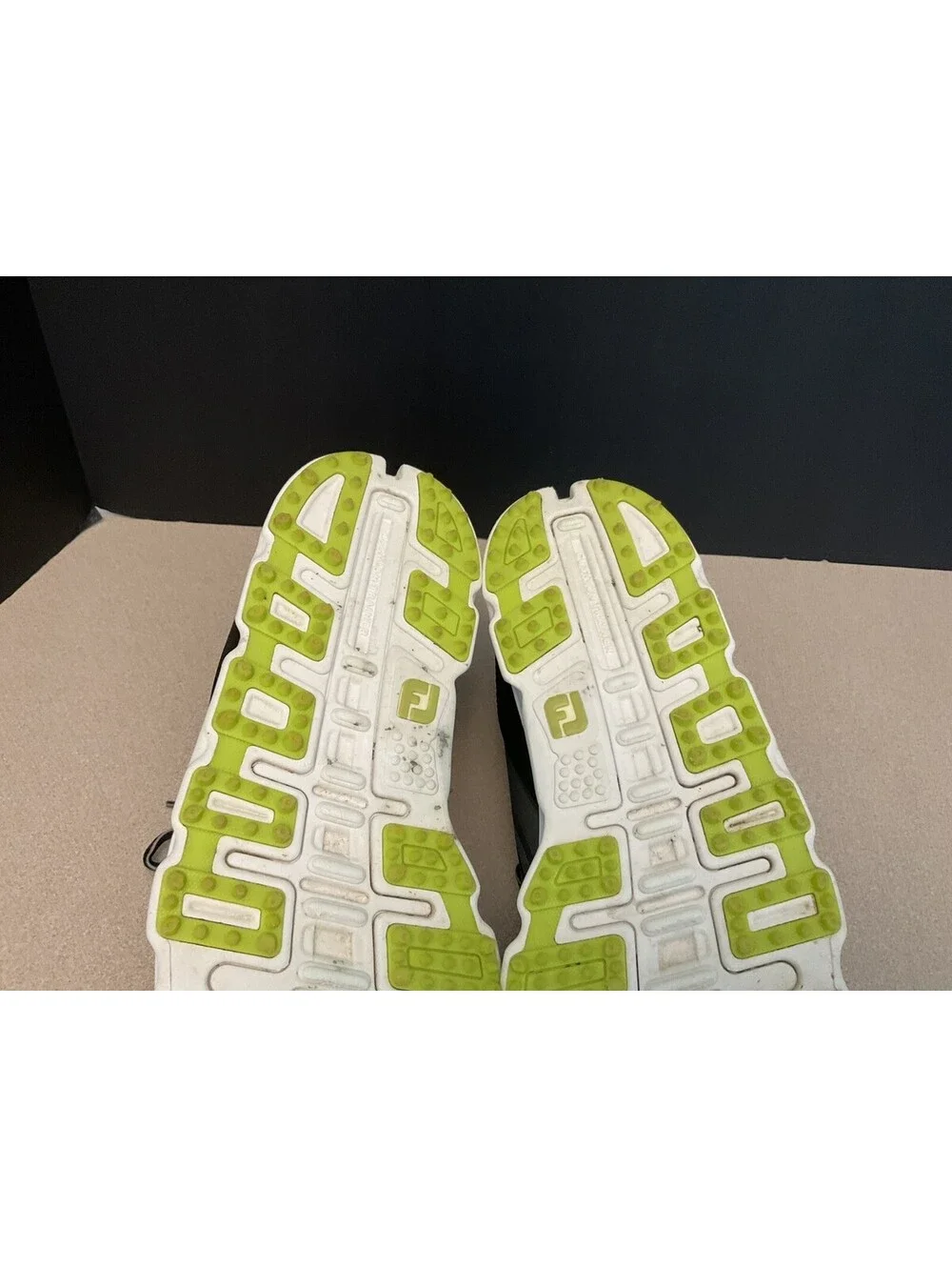 Mens FootJoy SuperLites XP Spikeless Golf Shoes. Size 9 Wide. Great Condition!!!